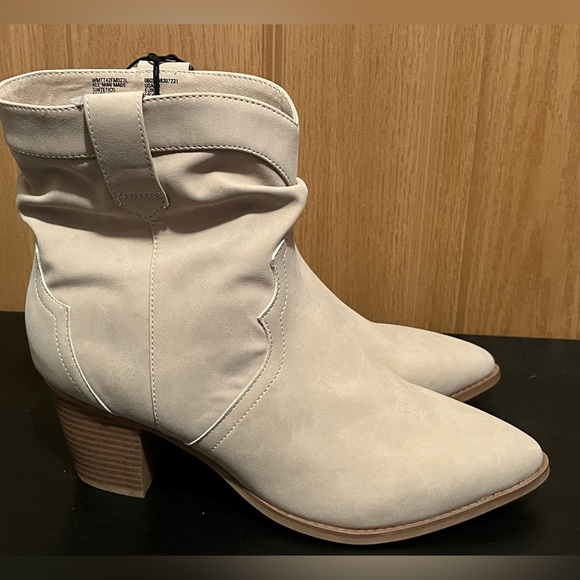 Time and Tru Cream Colored Booties - Picture 8 of 14
